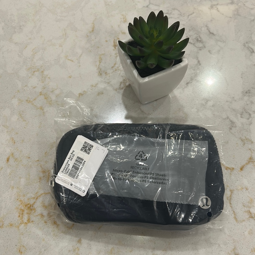Lululemon Everywhere Belt Bag 1L